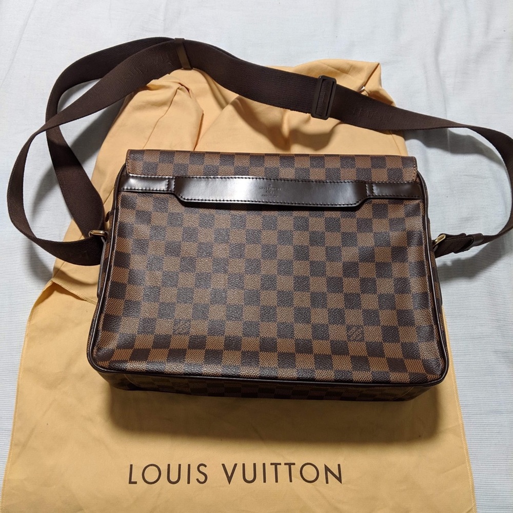 Brand New Louis Vuitton Messenger/Shoulder Bag - Picture 3 of 5